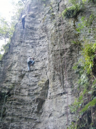  Vertical wall climbing 